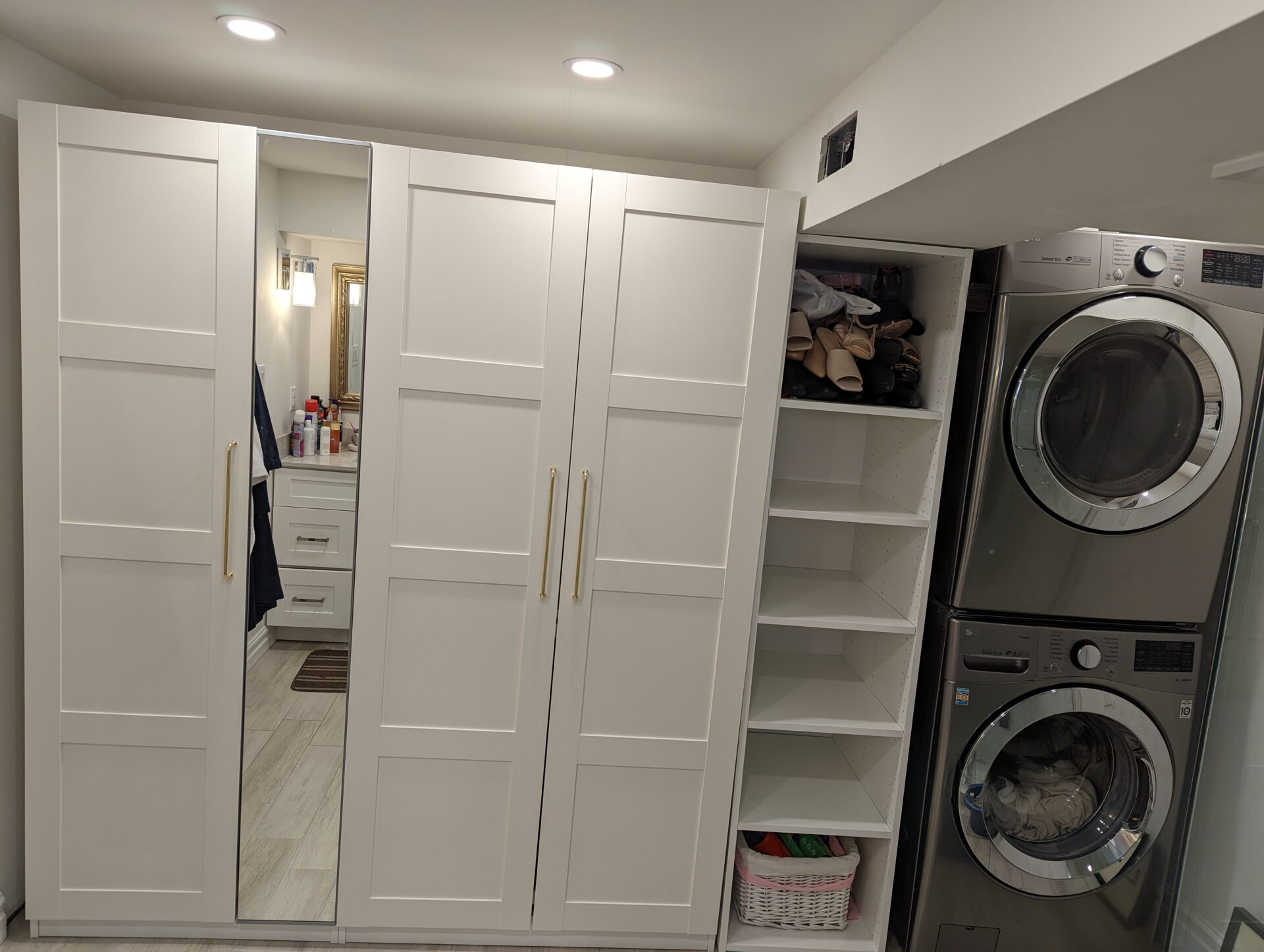 Oakville laundry roomhero-section-background